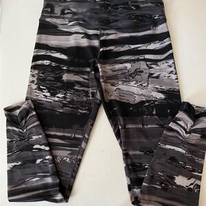 Calvin Klein M ladies performance quick dry animal print leggings/exercise pants